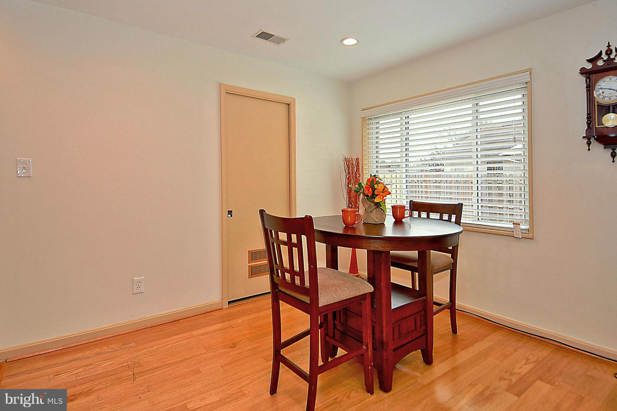 3915 Braddock Road Alexandria, VA 22312 - Photo 9 of 30 Dining Room