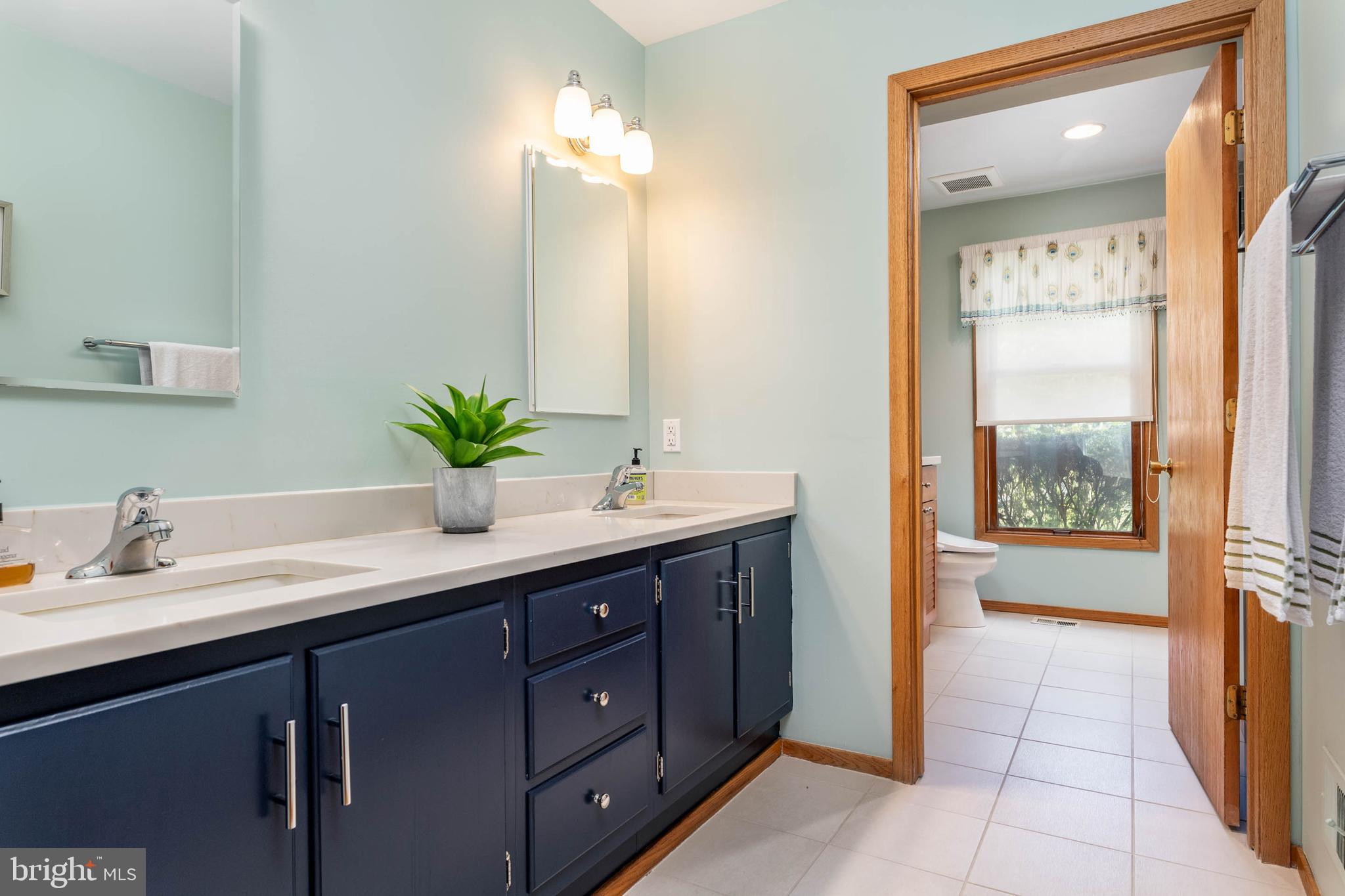 424 Gilpin Road Narberth, PA 19096 - Photo 18 of 38 Primary Bathroom.