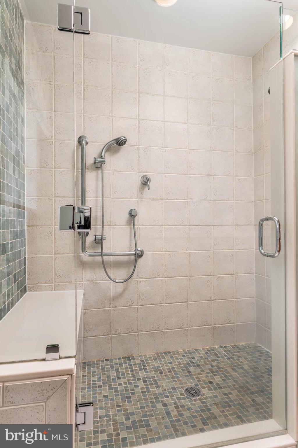 424 Gilpin Road Narberth, PA 19096 - Photo 20 of 38 Primary Bathroom.