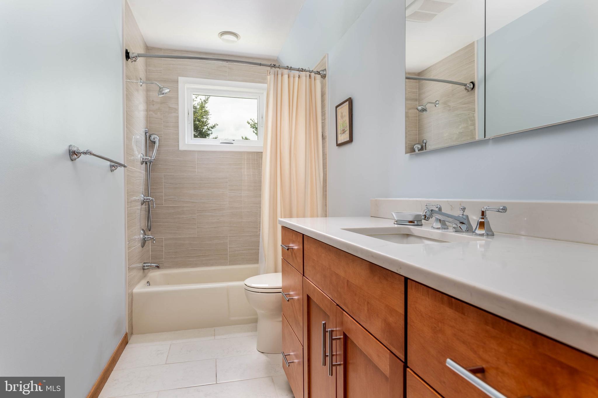 424 Gilpin Road Narberth, PA 19096 - Photo 25 of 38 Hall Bathroom.