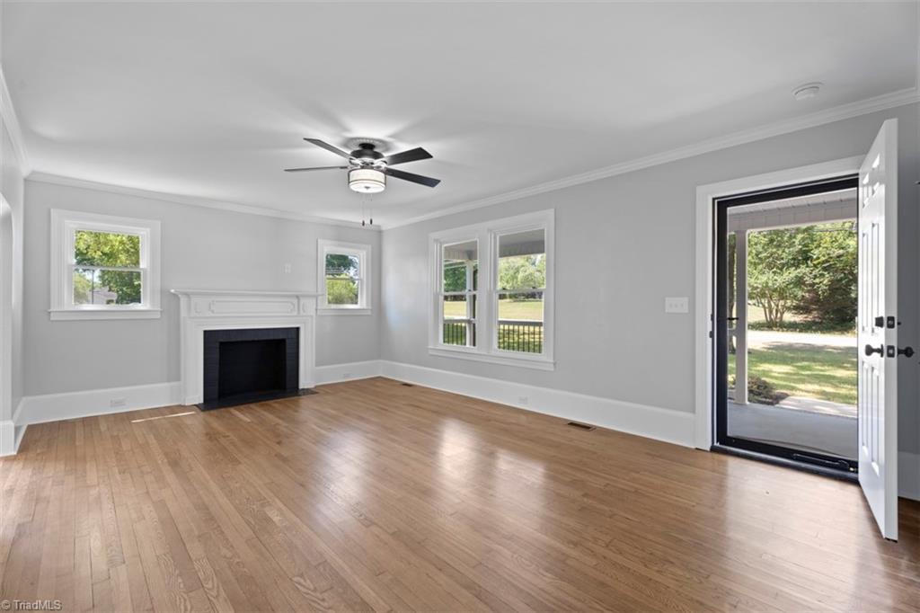 632 Stokesburg Road Walnut Cove, NC 27052 - Photo 2 of 40 Living Room