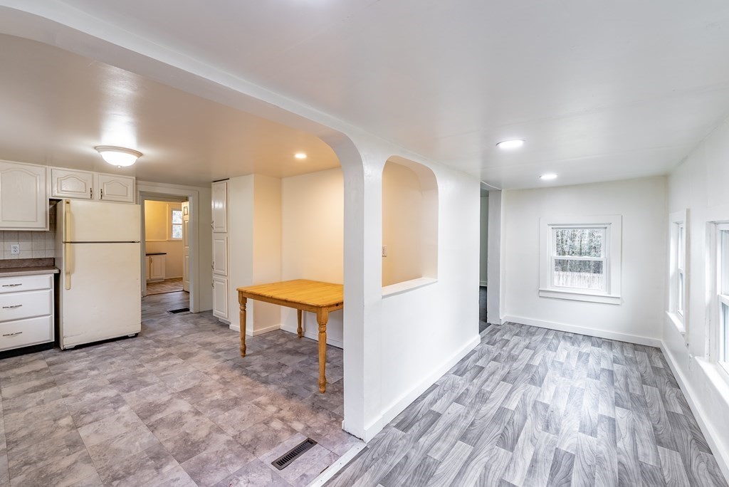 347 1/2 Country Club Road Greenfield, MA 01301 - Photo 5 of 35 Gallery Image 5