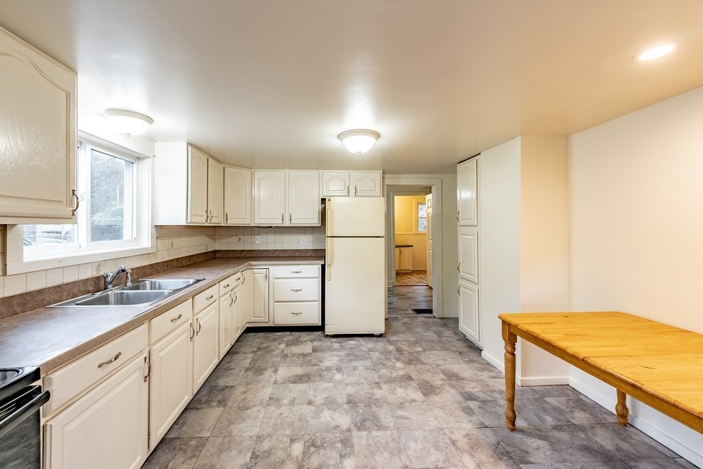 347 1/2 Country Club Road Greenfield, MA 01301 - Photo 7 of 35 Gallery Image 7