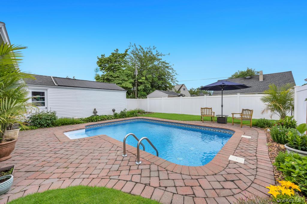 66 Vincent Road Hicksville, NY 11801 - Photo 32 of 35