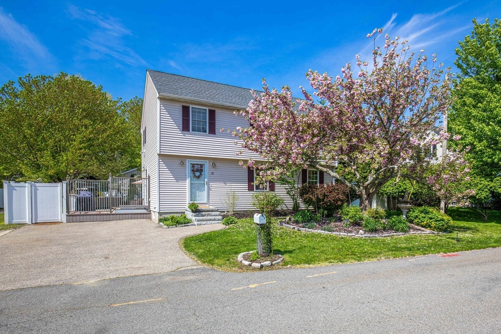 37 Mill Street Amesbury, MA 01913 - Photo 3 of 41