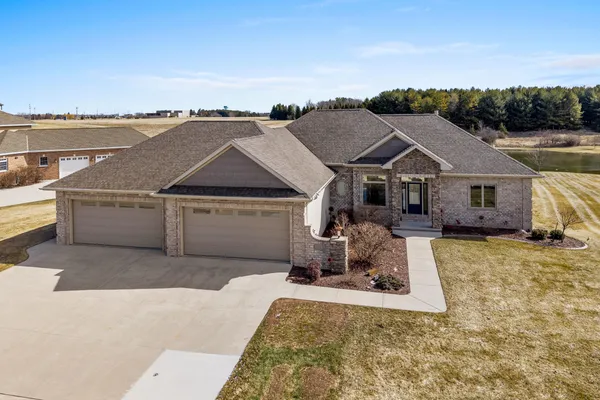 $759,900 | 2345 Silveridge Drive, Manitowoc, WI 54220