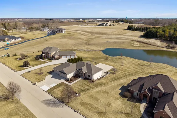 $759,900 | 2345 Silveridge Drive, Manitowoc, WI 54220