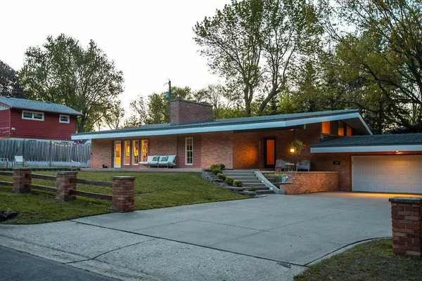 $449,999 | 130 Fairlawn Avenue East, Winsted, MN 55395