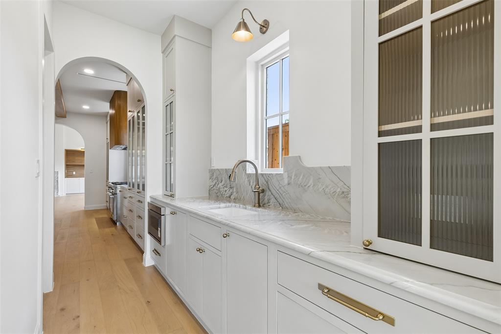 6729 Ravendale Lane Dallas, TX 75214 - Photo 4 of 26 Gallery Image 4