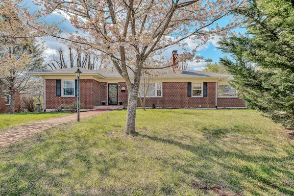 $384,950 | 2718 Wilshire Avenue Southwest, Roanoke, VA 24015