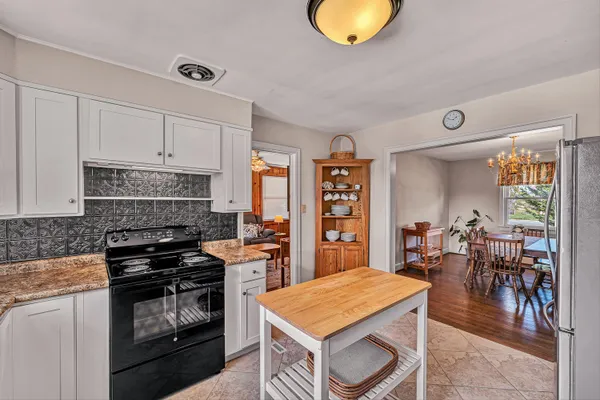 $384,950 | 2718 Wilshire Avenue Southwest, Roanoke, VA 24015