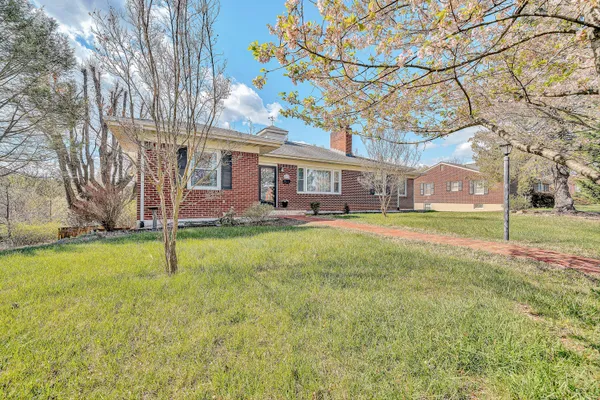 $384,950 | 2718 Wilshire Avenue Southwest, Roanoke, VA 24015