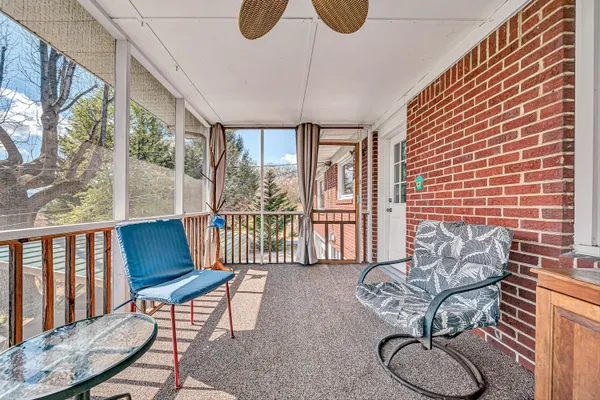 $384,950 | 2718 Wilshire Avenue Southwest, Roanoke, VA 24015