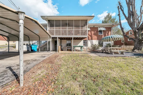 $384,950 | 2718 Wilshire Avenue Southwest, Roanoke, VA 24015