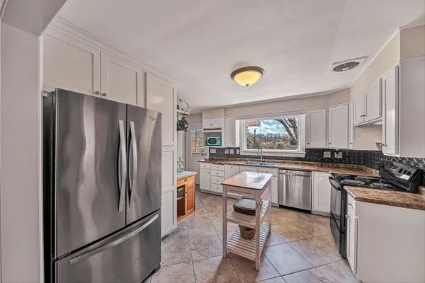 $384,950 | 2718 Wilshire Avenue Southwest, Roanoke, VA 24015