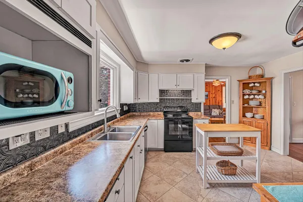 $384,950 | 2718 Wilshire Avenue Southwest, Roanoke, VA 24015