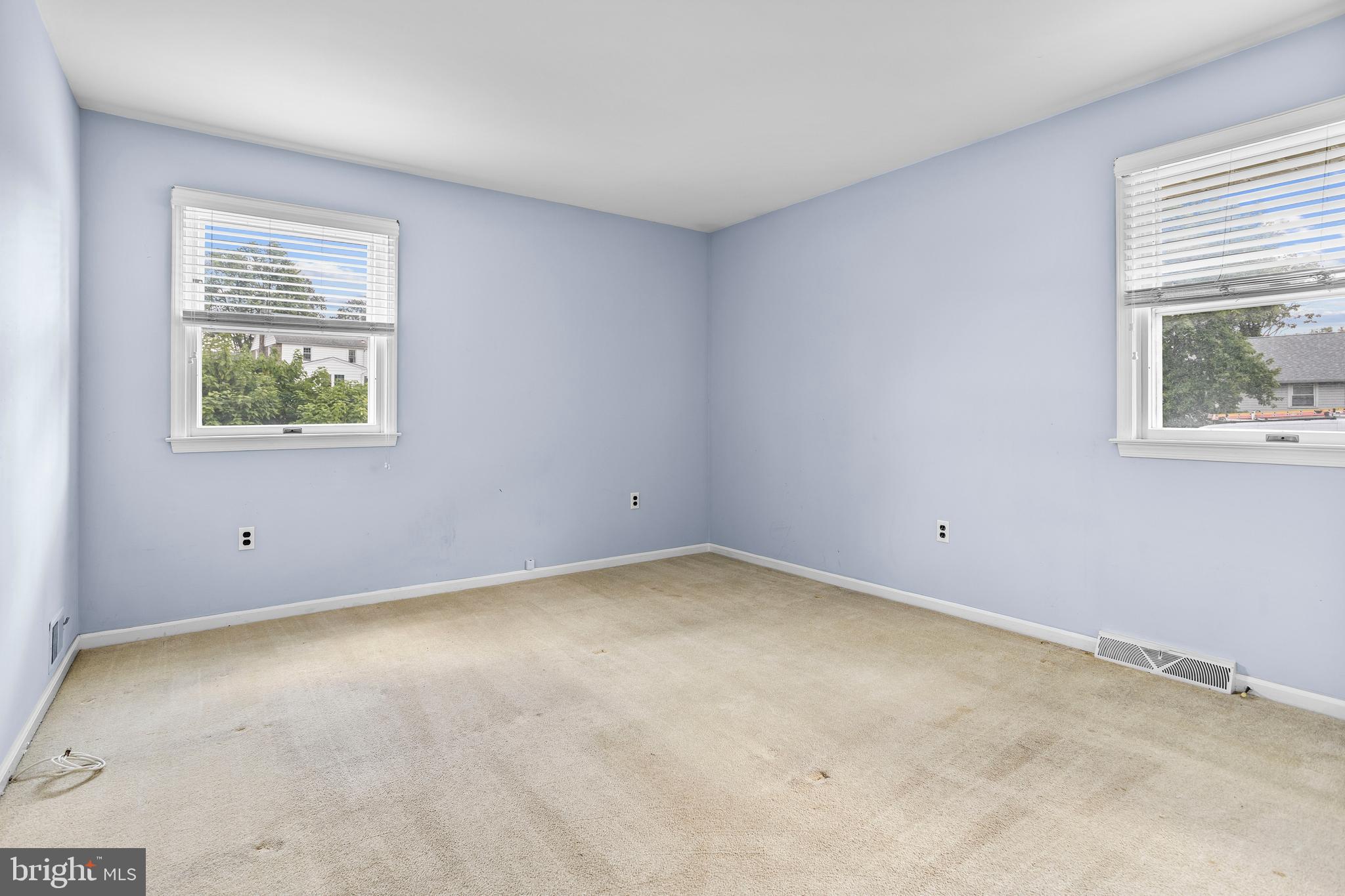 253 Saxer Avenue Springfield, PA 19064 - Photo 13 of 25 an empty room with windows