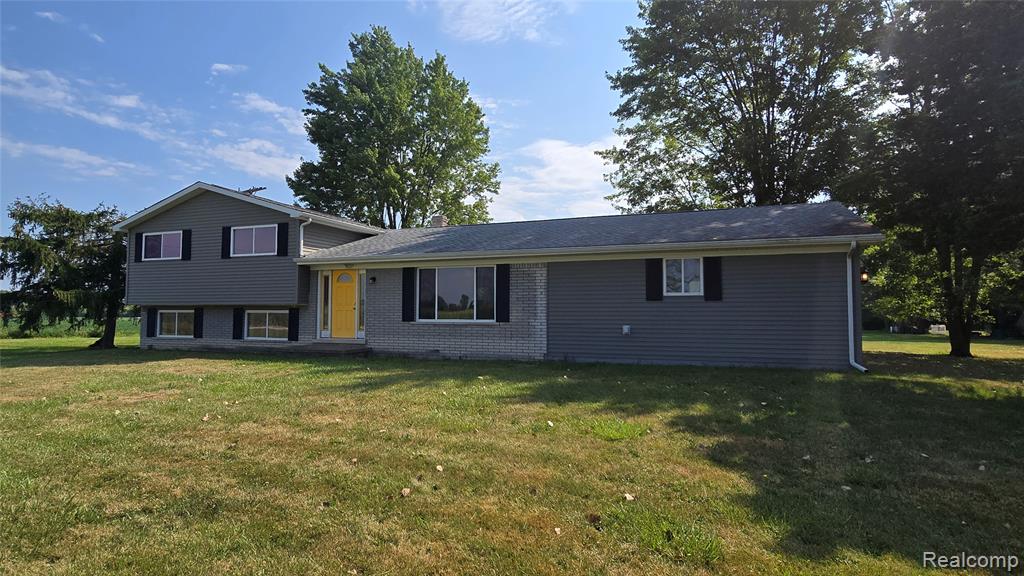 1695 Stoddard Road Columbus, MI 48063 - Photo 3 of 35