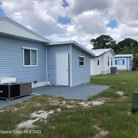 a view of a house with a yard and garage