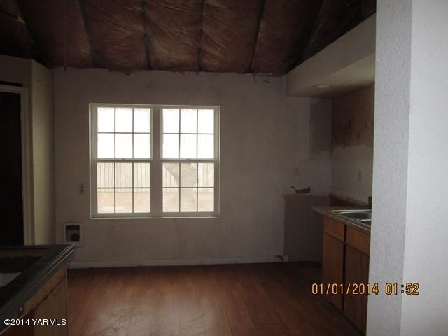 250 Knowles Road Granger, WA 98932 - Photo 2 of 8 a view of an empty room and a window