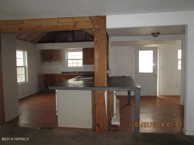 250 Knowles Road Granger, WA 98932 - Photo 4 of 8 a kitchen with a counter space and a sink
