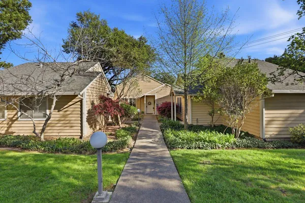 $220,000 | 11330 Fair Oaks Boulevard, Unit 124, Fair Oaks, CA 95628