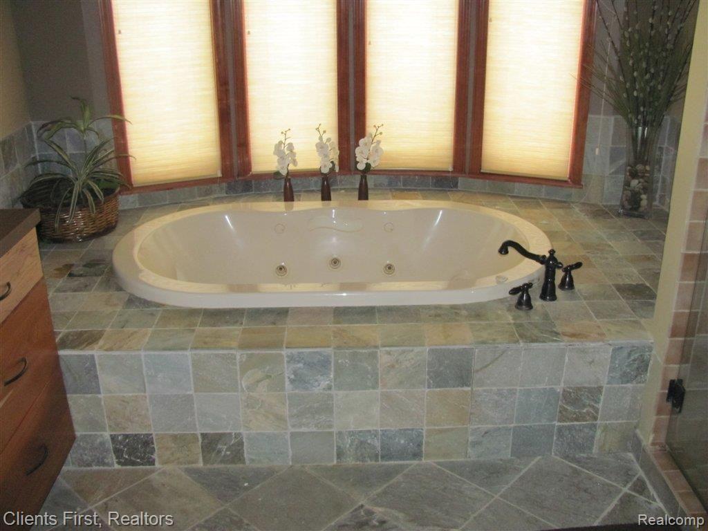 36875 Howard Road Farmington, MI 48331 - Photo 12 of 23 Master bath