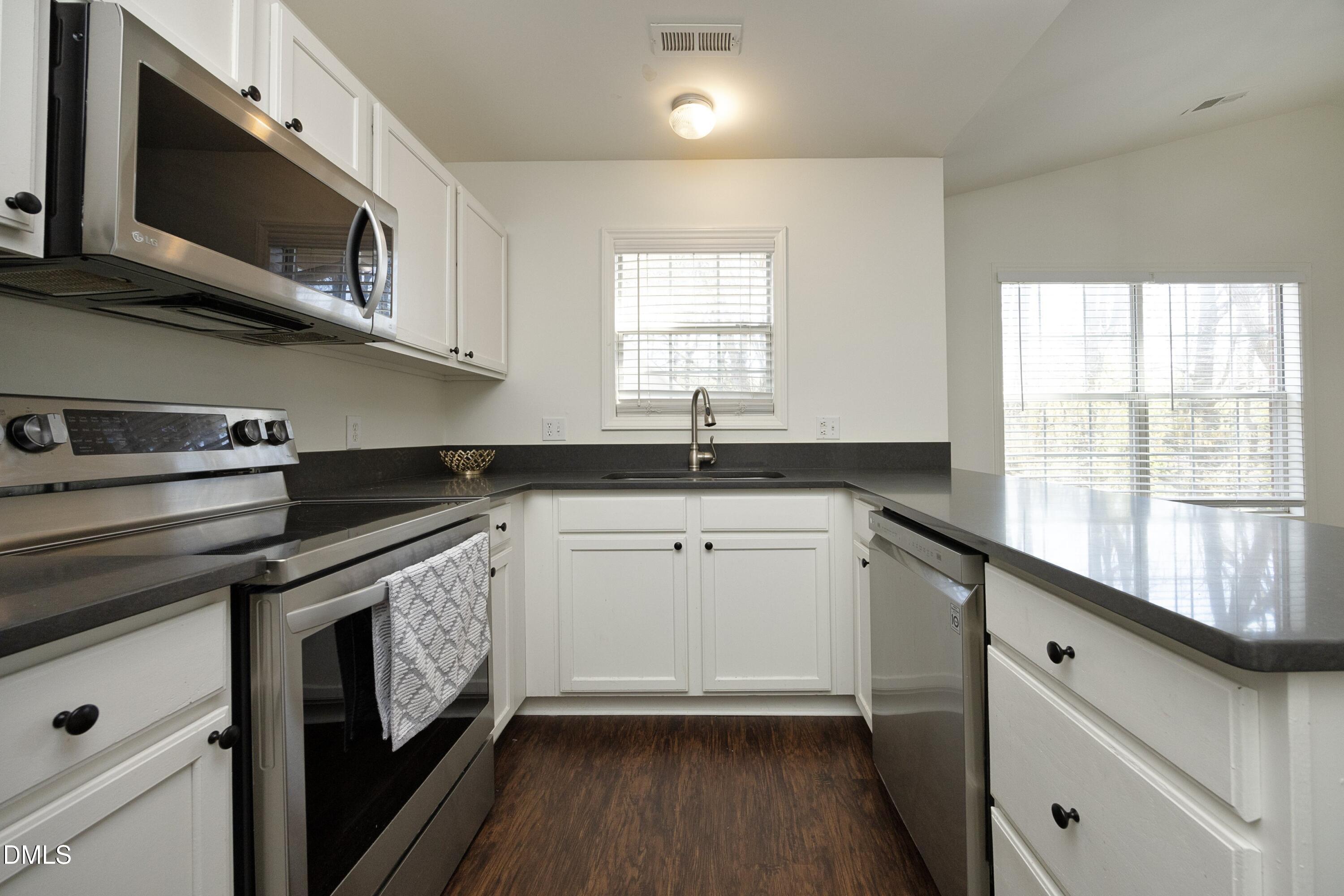 521 Renshaw Court Cary, NC 27518 - Photo 12 of 34 a kitchen with a sink stove and microwave