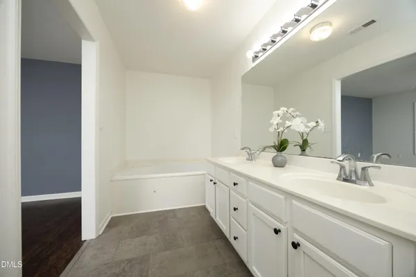 $275,000 | 521 Renshaw Court, Cary, NC 27518