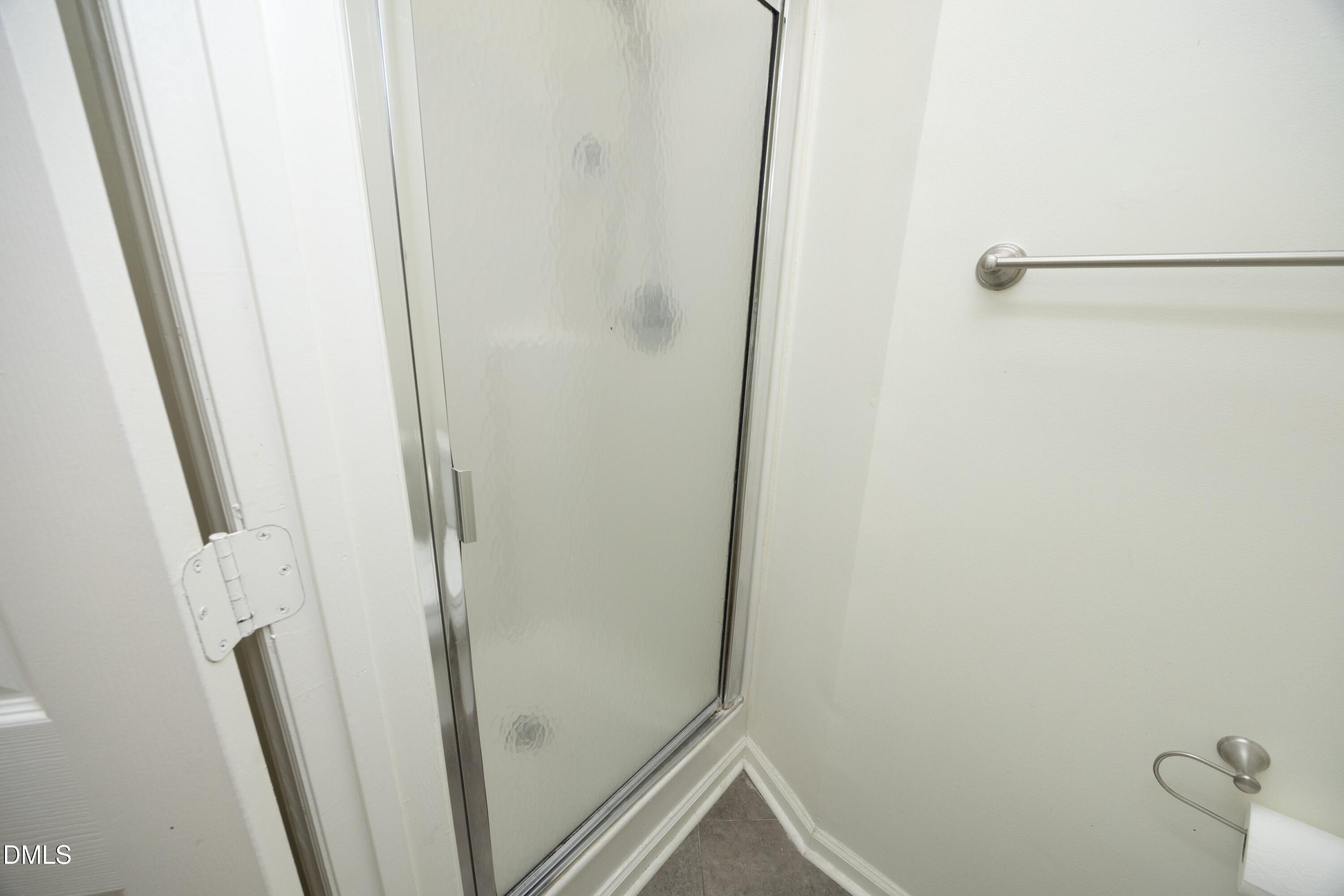 521 Renshaw Court Cary, NC 27518 - Photo 22 of 34 a view of a bathroom