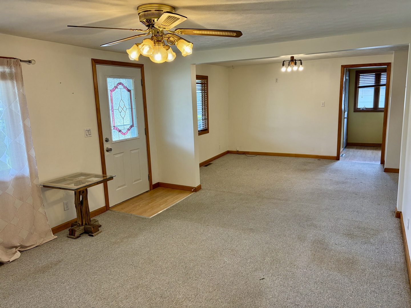 221 North George Street Clinton, IL 61727 - Photo 6 of 32