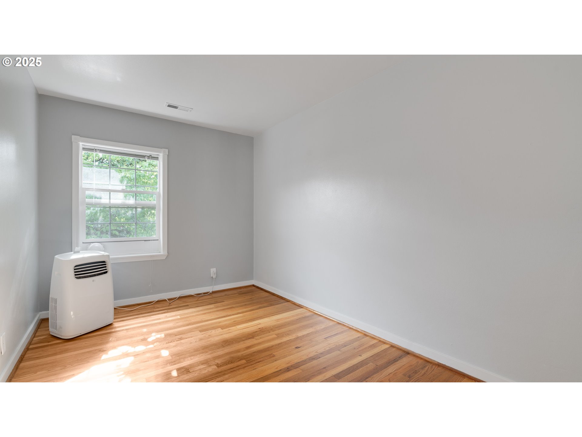 308 East 12th Street, Unit 308B Vancouver, WA 98660 - Photo 17 of 28 a open hall with a window