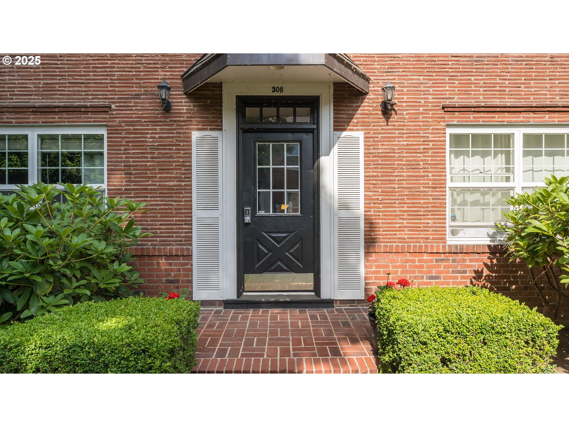 308 East 12th Street, Unit 308B Vancouver, WA 98660 - Photo 2 of 28 a black and white photo of a house