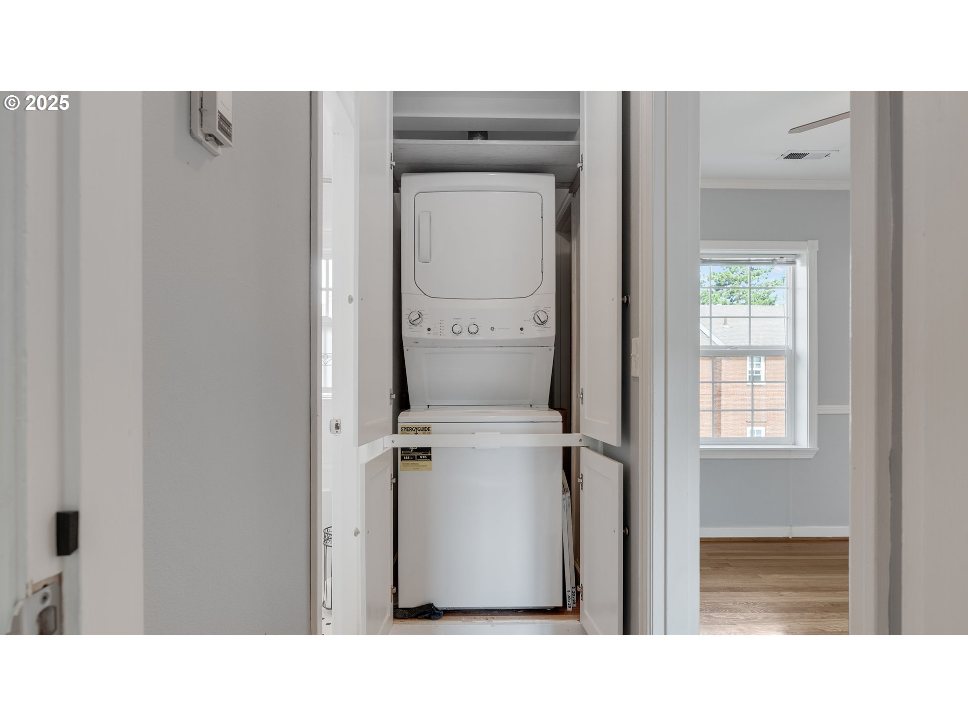 308 East 12th Street, Unit 308B Vancouver, WA 98660 - Photo 21 of 28 a bathroom with a sink and a mirror