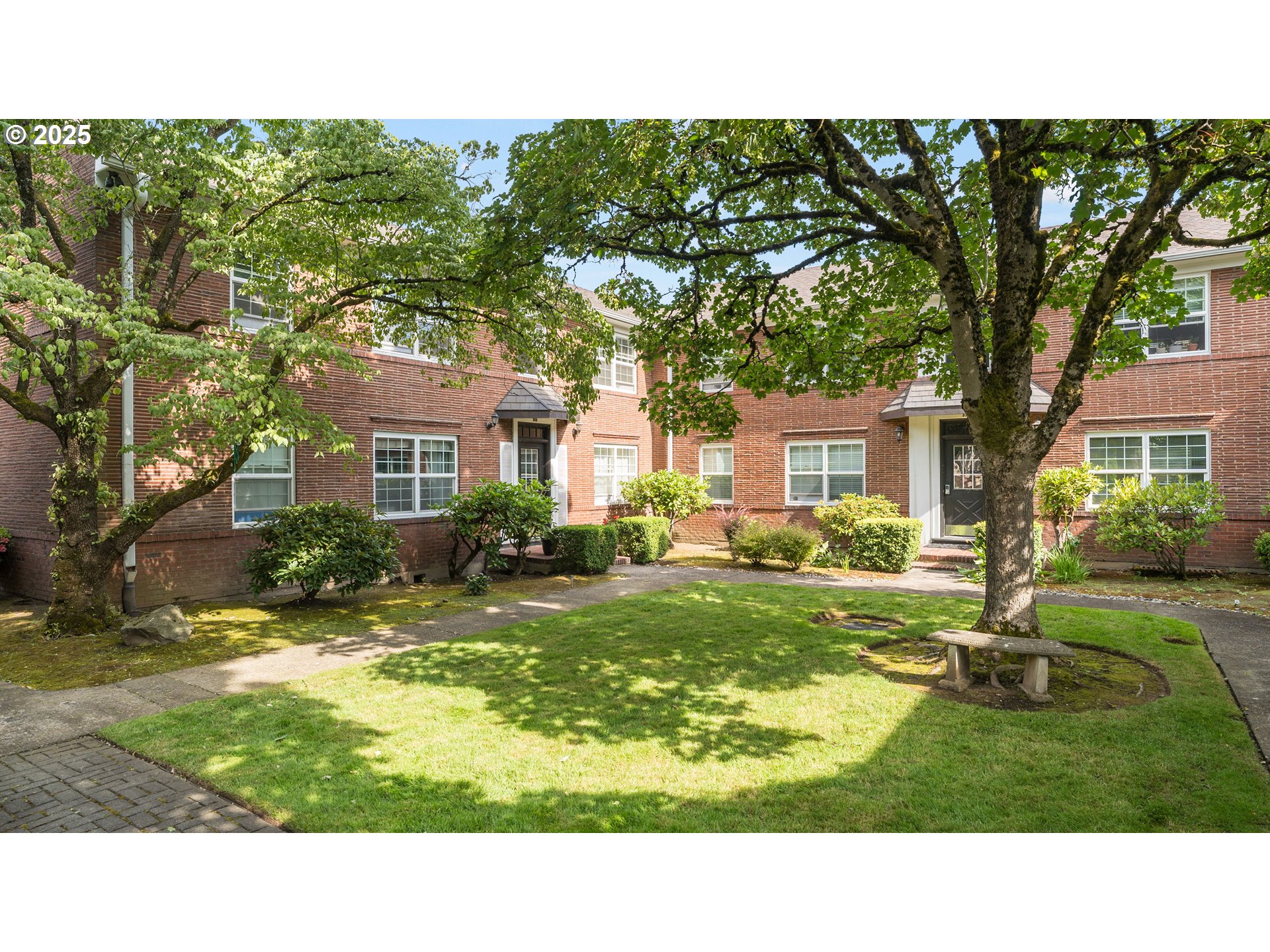 308 East 12th Street, Unit 308B Vancouver, WA 98660 - Photo 22 of 28 a black and white photo of a house