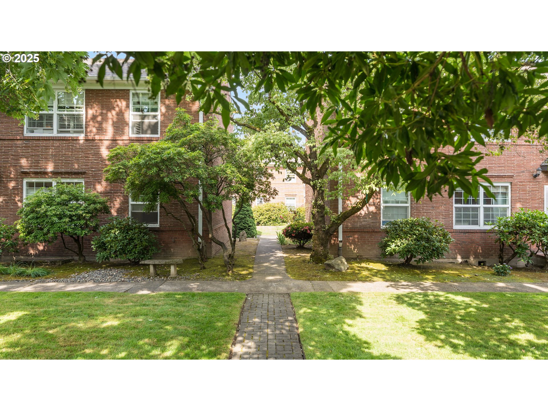 308 East 12th Street, Unit 308B Vancouver, WA 98660 - Photo 23 of 28 a black and white photo of a house