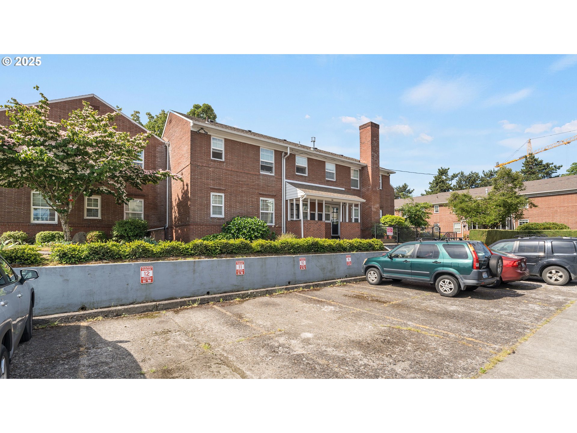 308 East 12th Street, Unit 308B Vancouver, WA 98660 - Photo 25 of 28 a cars parked in front of a building
