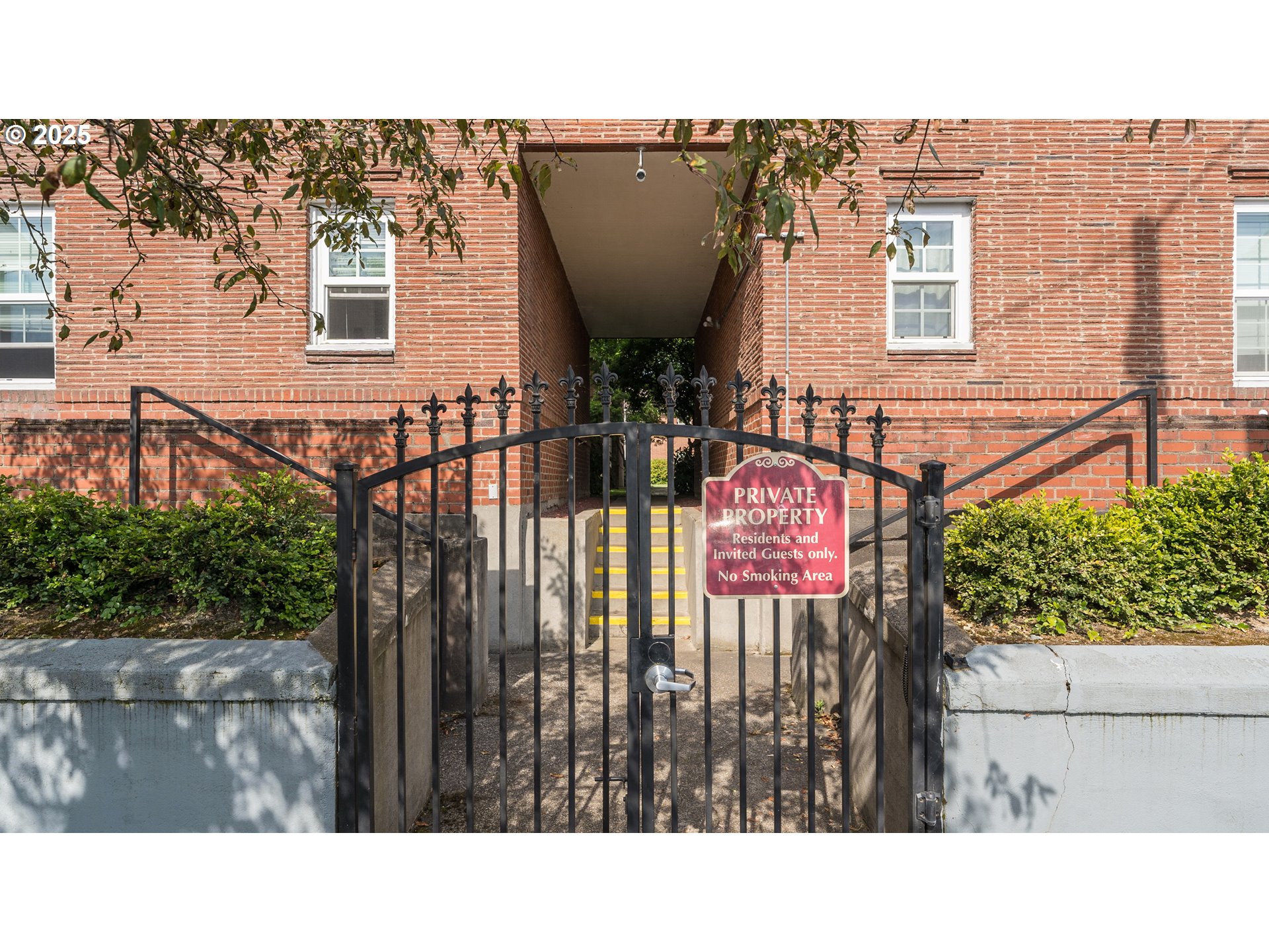 308 East 12th Street, Unit 308B Vancouver, WA 98660 - Photo 27 of 28 a black and white photo of a house
