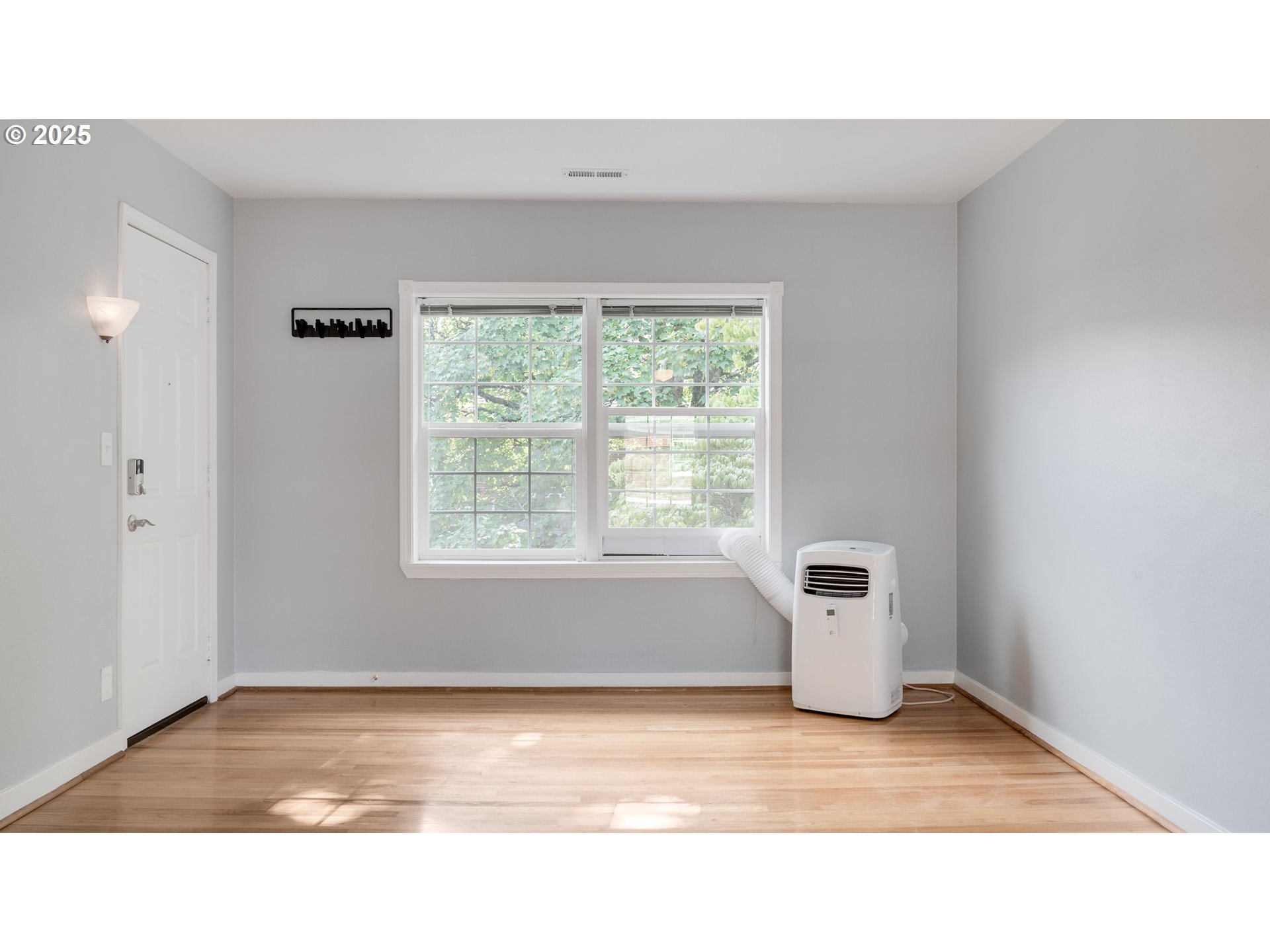 308 East 12th Street, Unit 308B Vancouver, WA 98660 - Photo 7 of 28 a bathroom with a tub and shower