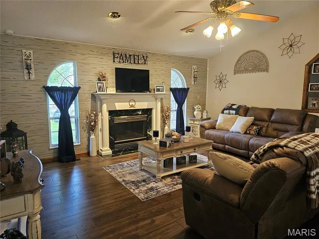 $299,500 | 405 South 3rd Street, Percy, IL 62272