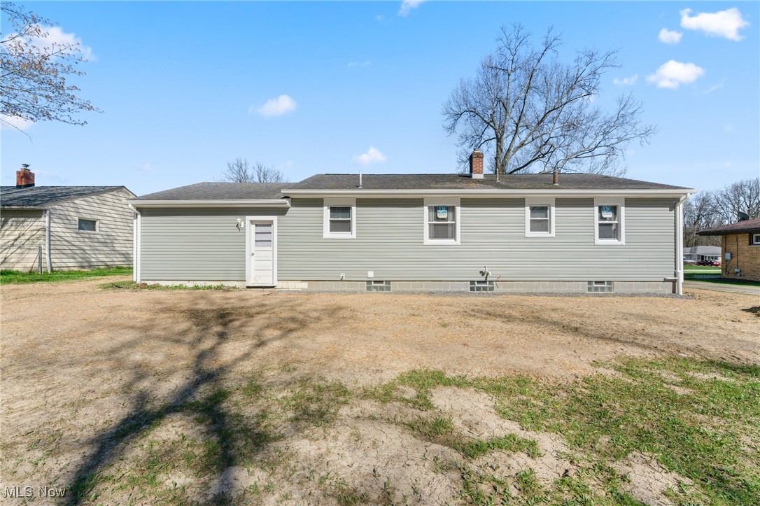 914 Pinecrest Road Girard, OH 44420 - Photo 21 of 24 View of back of property