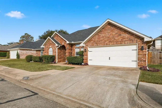 $2,950 | 1401 Danielle Drive, Bedford, TX 76021