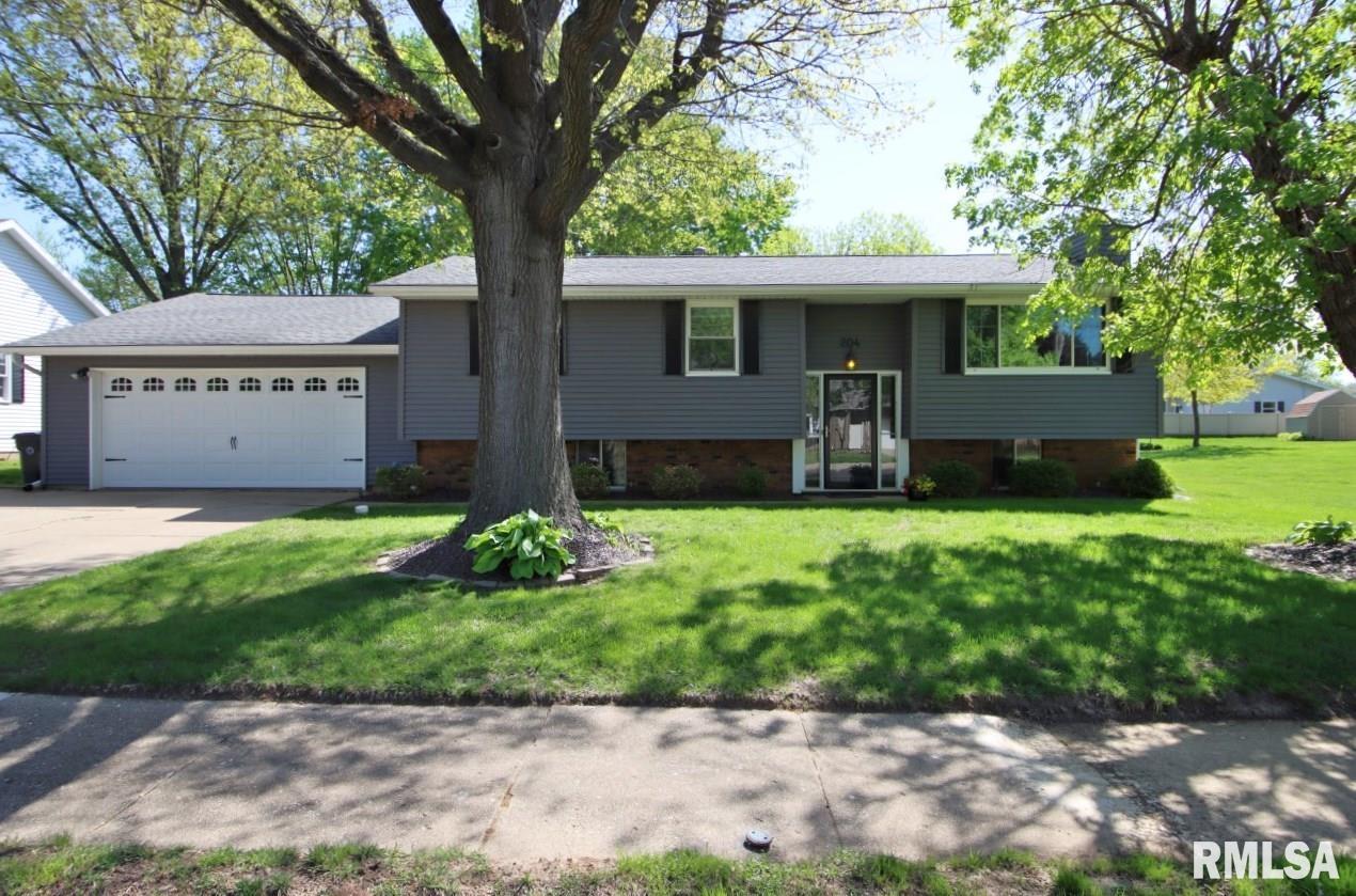 204 Hemlock Street Pekin, IL 61554 - Photo 1 of 71