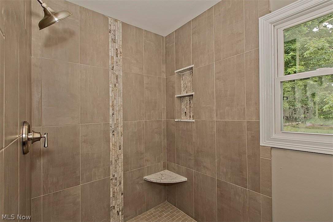 714 Miner Road Cleveland, OH 44143 - Photo 17 of 30