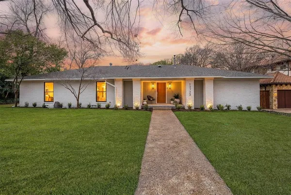 a front view of house with yard