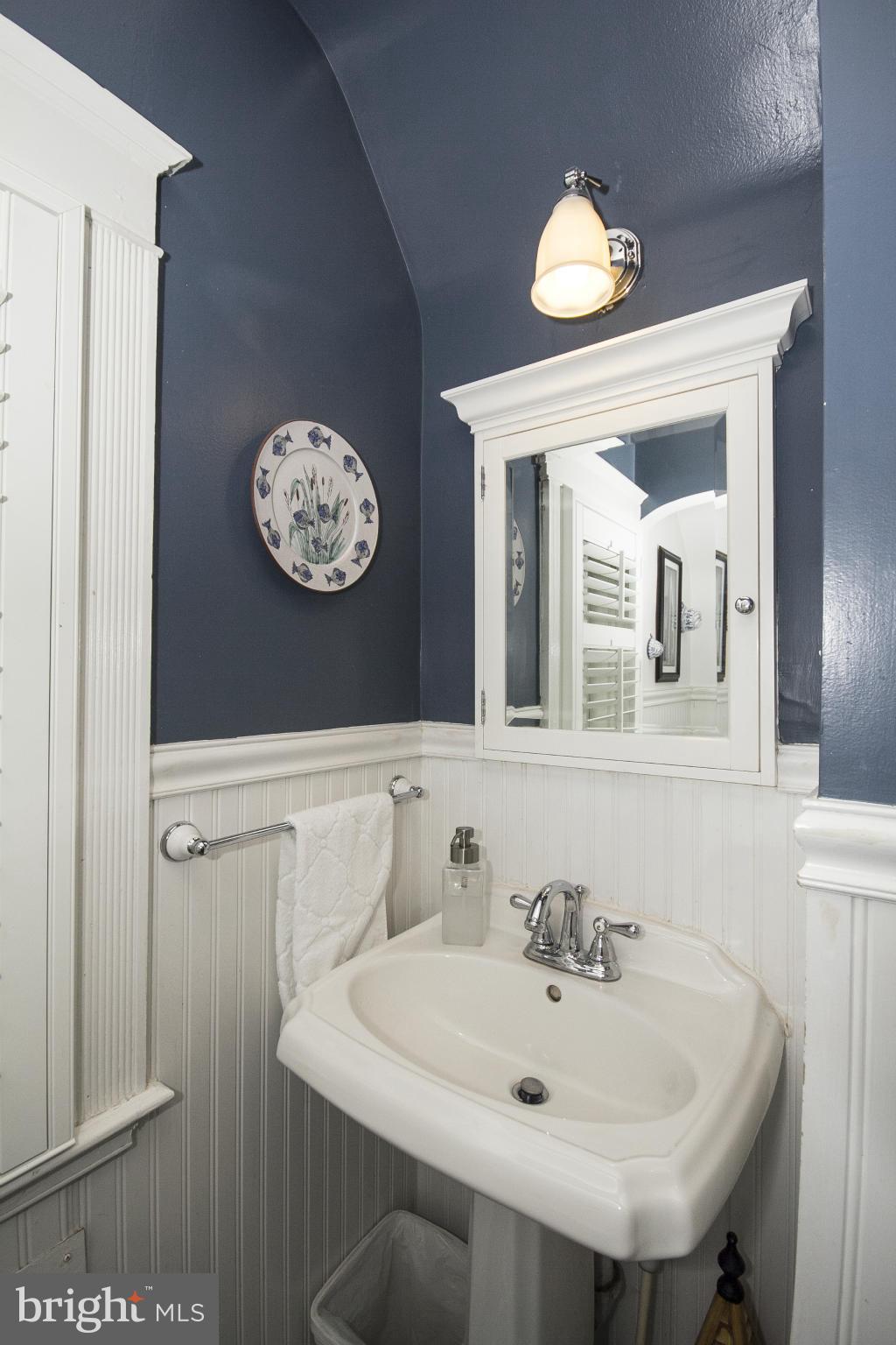 1217 Roundhill Road Baltimore, MD 21218 - Photo 19 of 30 2nd Floor Bath