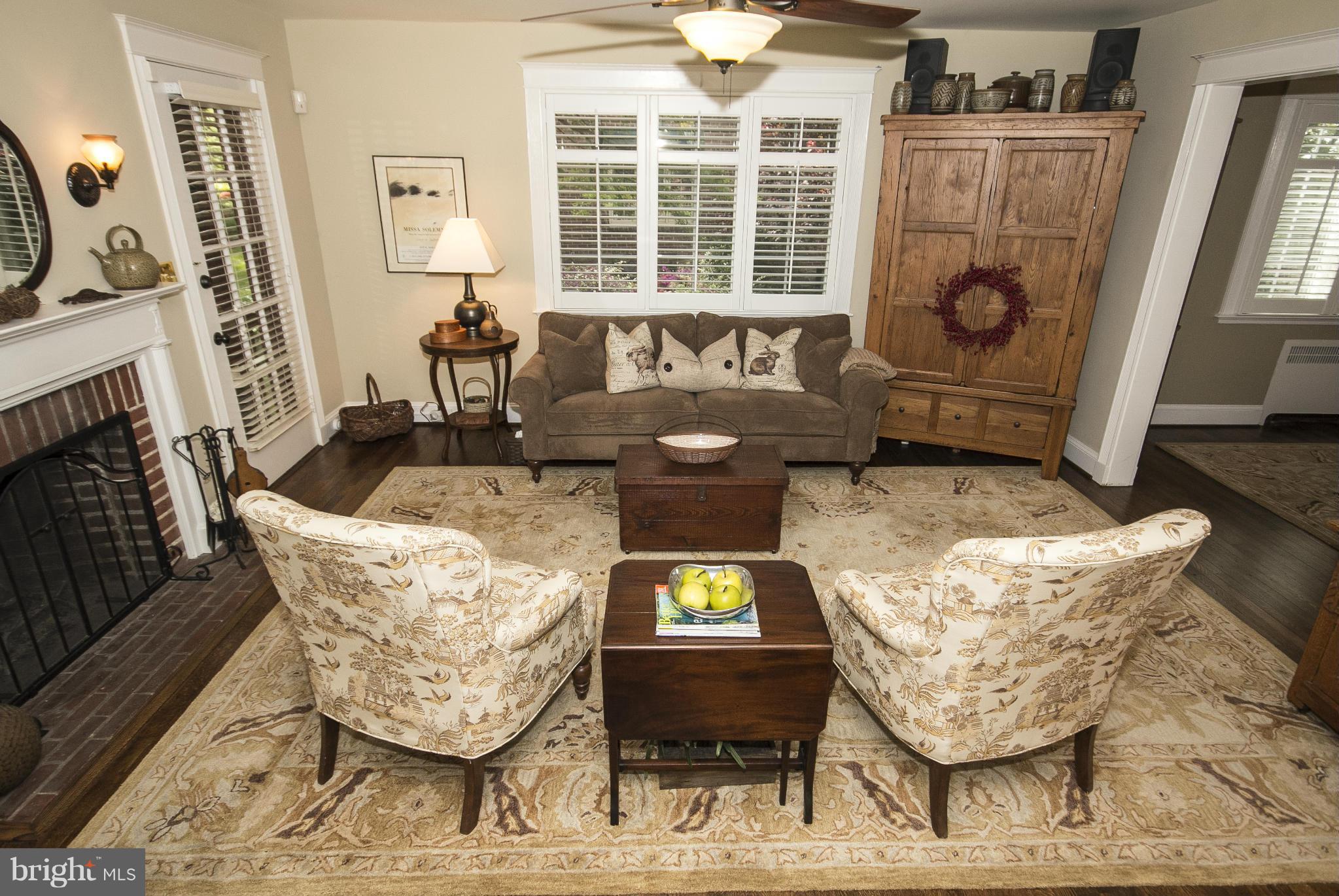 1217 Roundhill Road Baltimore, MD 21218 - Photo 3 of 30 Living Room
