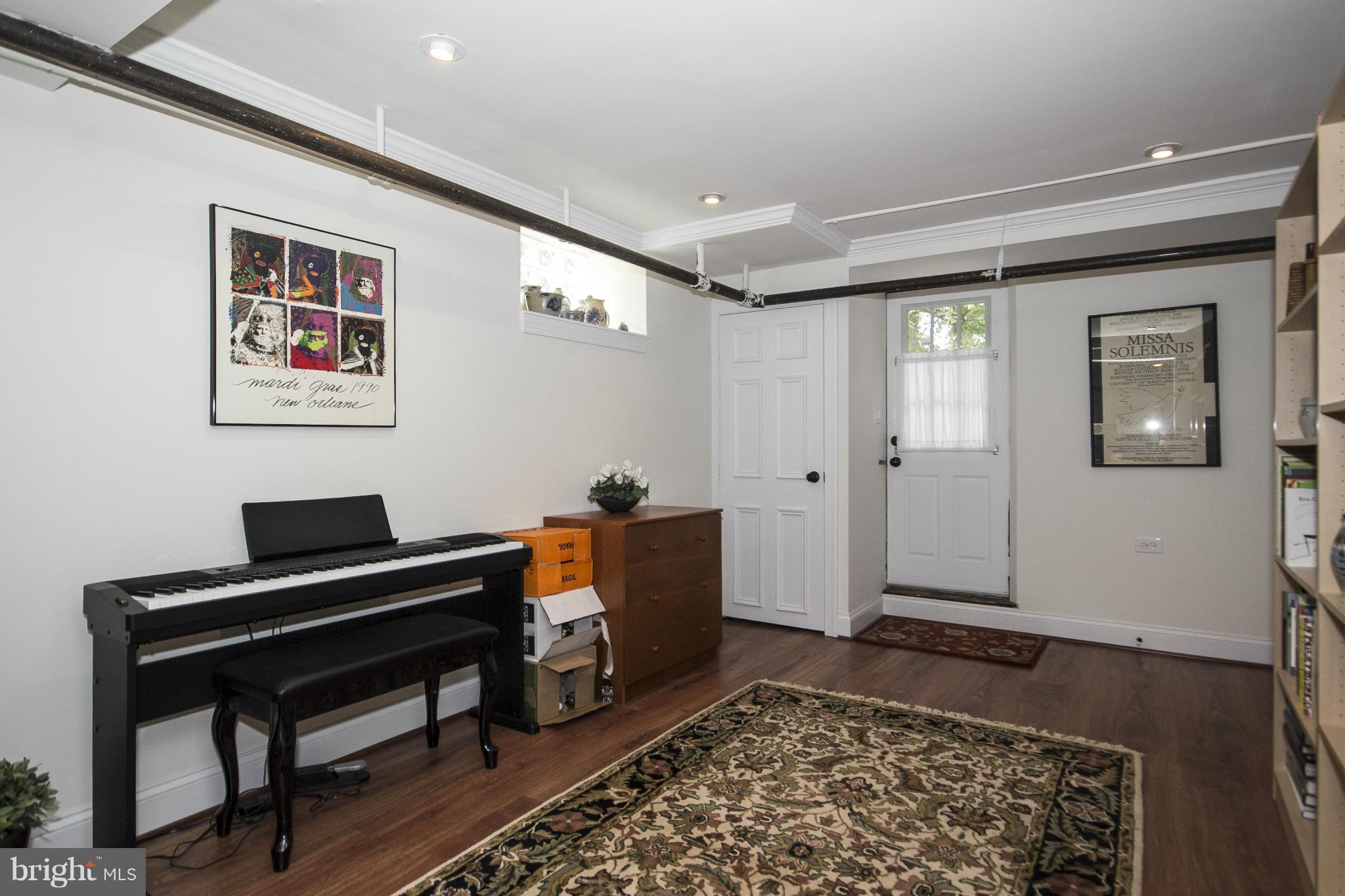 1217 Roundhill Road Baltimore, MD 21218 - Photo 23 of 30 Family Room
