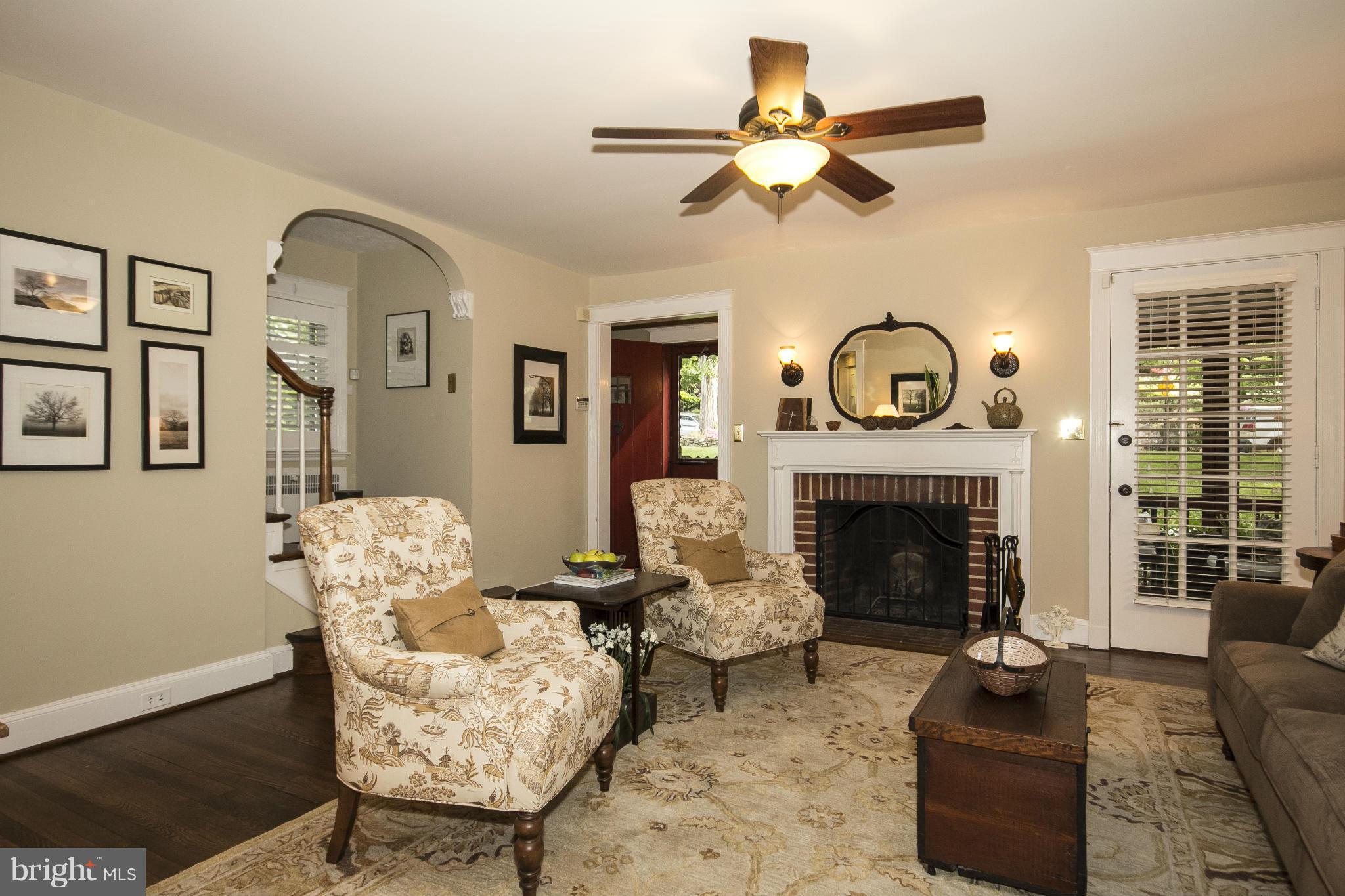 1217 Roundhill Road Baltimore, MD 21218 - Photo 5 of 30 Living Room