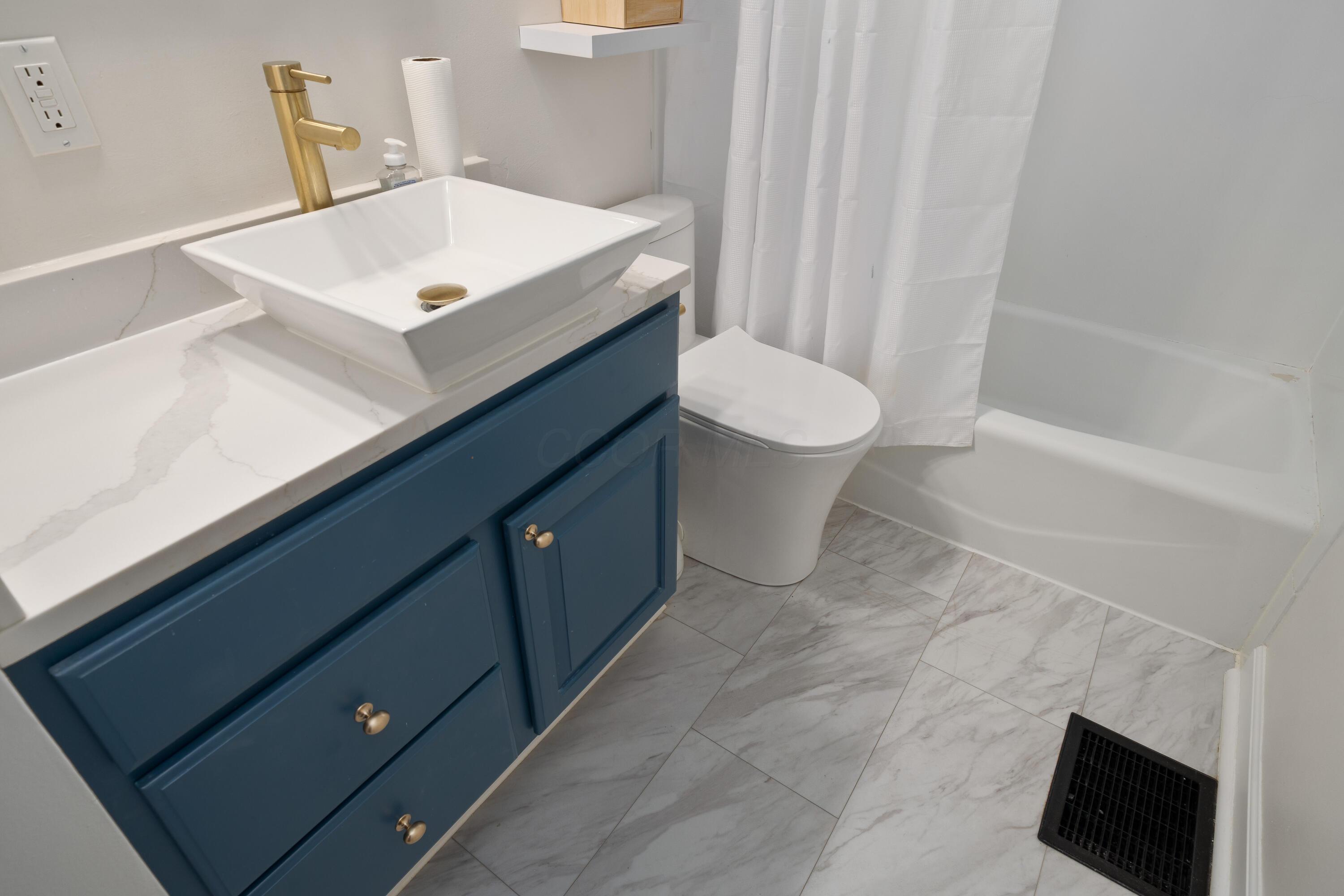 114 Chase Road Columbus, OH 43214 - Photo 18 of 35 Full Bathroom
